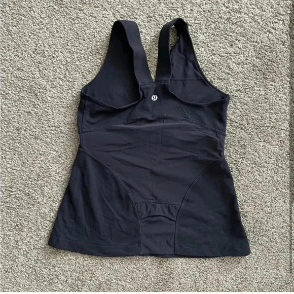 Size 4 Lululemon Built in Bra Deep V Athletic Tank - Picture 3 of 3